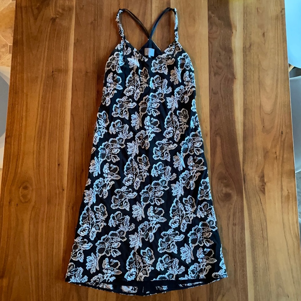 NWT Maiyet Black, White and Silver Raised Floral V Neck Silk Lined Dress size 0